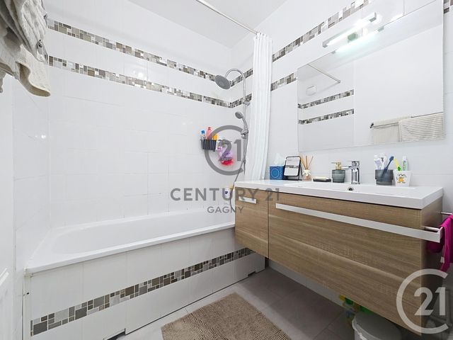 Appartement F3 à vendre - 3 pièces - 69.8 m2 - GAGNY - 93 - ILE-DE-FRANCE - Century 21 Sweet Home Immobilier