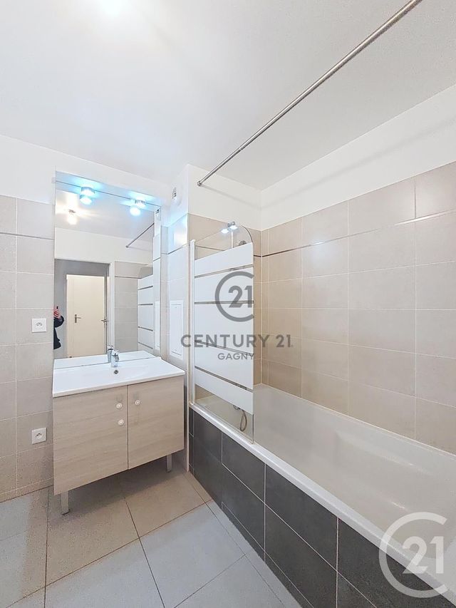 Appartement F3 à louer - 3 pièces - 57.86 m2 - VILLEMOMBLE - 93 - ILE-DE-FRANCE - Century 21 Sweet Home Immobilier