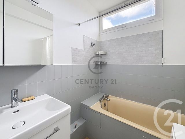 Appartement F2 à louer - 2 pièces - 51.22 m2 - VILLEMOMBLE - 93 - ILE-DE-FRANCE - Century 21 Sweet Home Immobilier